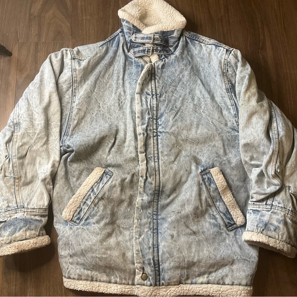 Vintage distressed oversized Sherpa lined denim jacket - Picture 13 of 15